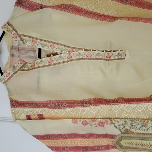 Pakistani khaadi net kurta by Threads and Motifs - Picture 3 of 11